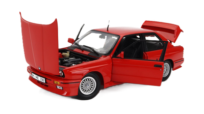 BMW Miniatur M3 (E30), 1:18 (red)